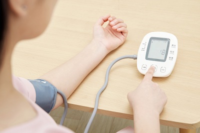 1658597073403334.jpg 攝圖網(wǎng)_502475361_banner_居家女性測量血壓(企業(yè)商用).jpg