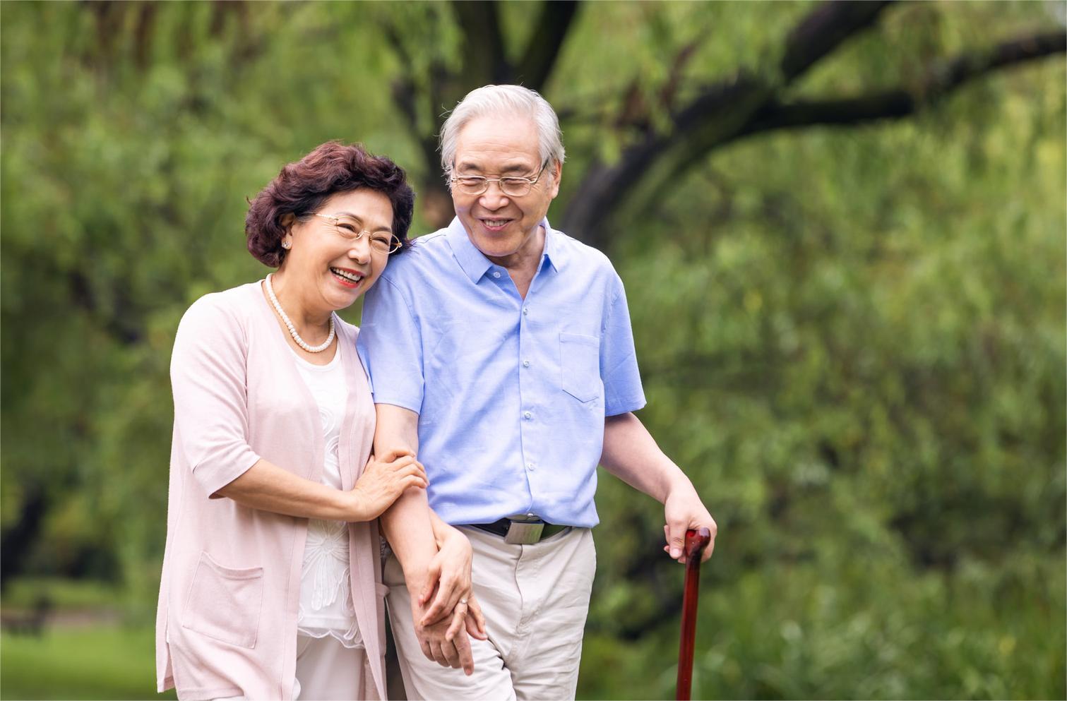 1661539324528129.jpg 攝圖網_501408186_banner_老年夫婦早晨戶外散步(非企業商用).jpg