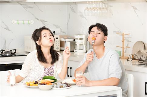 1666047202420299.jpg 攝圖網(wǎng)_501417921_banner_青年夫妻居家吃早餐(非企業(yè)商用).jpg