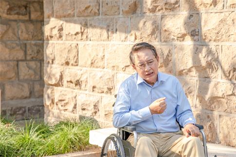 1677534115587242.jpg 攝圖網(wǎng)_501415963_banner_戶外老年人胸口心臟痛 (企業(yè)商用).jpg