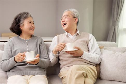 1682061894154695.jpg 攝圖網(wǎng)_507701529_banner_喝咖啡開(kāi)心聊天的老年夫婦(企業(yè)商用).jpg