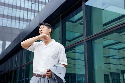 1689469550739654.jpg 攝圖網(wǎng)_507713929_banner_夏日都市白領(lǐng)擦汗(企業(yè)商用).jpg