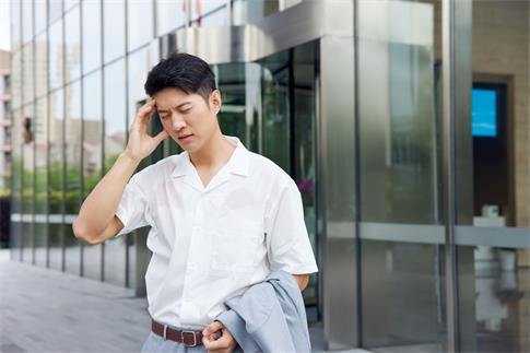 1696808503919496.jpg 攝圖網(wǎng)_507713926_banner_戶外白領(lǐng)頭暈中暑(企業(yè)商用).jpg