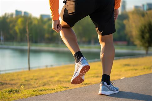 1703293470942351.jpg 攝圖網(wǎng)_600275595_小腿疼痛特寫(xiě)(企業(yè)商用).jpg