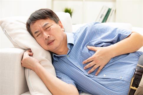 1705593459766484.jpg 攝圖網_501661579_中年男性身體不適(企業商用).jpg