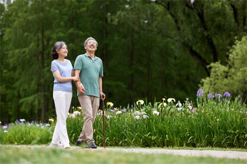 1714974152856333.jpg 攝圖網(wǎng)_507714766_老年人參觀森林公園(企業(yè)商用).jpg