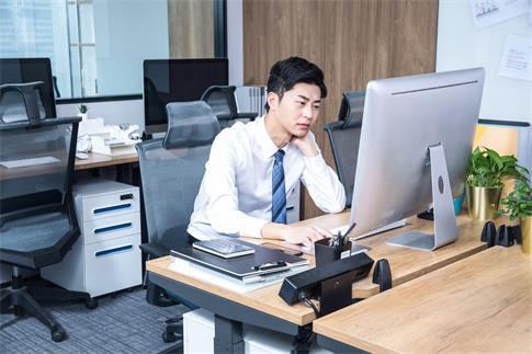 1730961044832266.jpg 攝圖網(wǎng)_501239814_辦公男性久坐勞累(企業(yè)商用).jpg