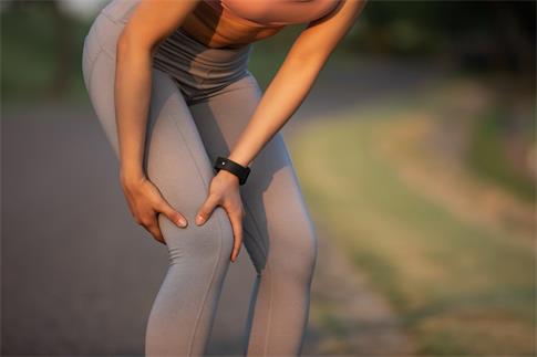 1731456594624924.jpg 攝圖網_501344440_女性戶外運動受傷(企業商用).jpg