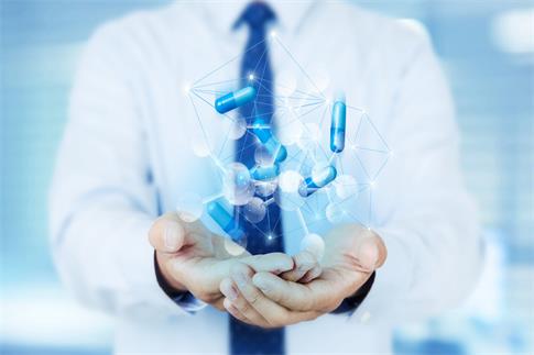 1736299382313623.jpg 攝圖網(wǎng)_500666833_手上的藥品與分子(企業(yè)商用).jpg