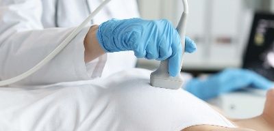 1755050942689122.jpg 攝圖網_327545026_醫生在診所對病人的乳房進行超聲波檢查(企業商用)(1).jpg